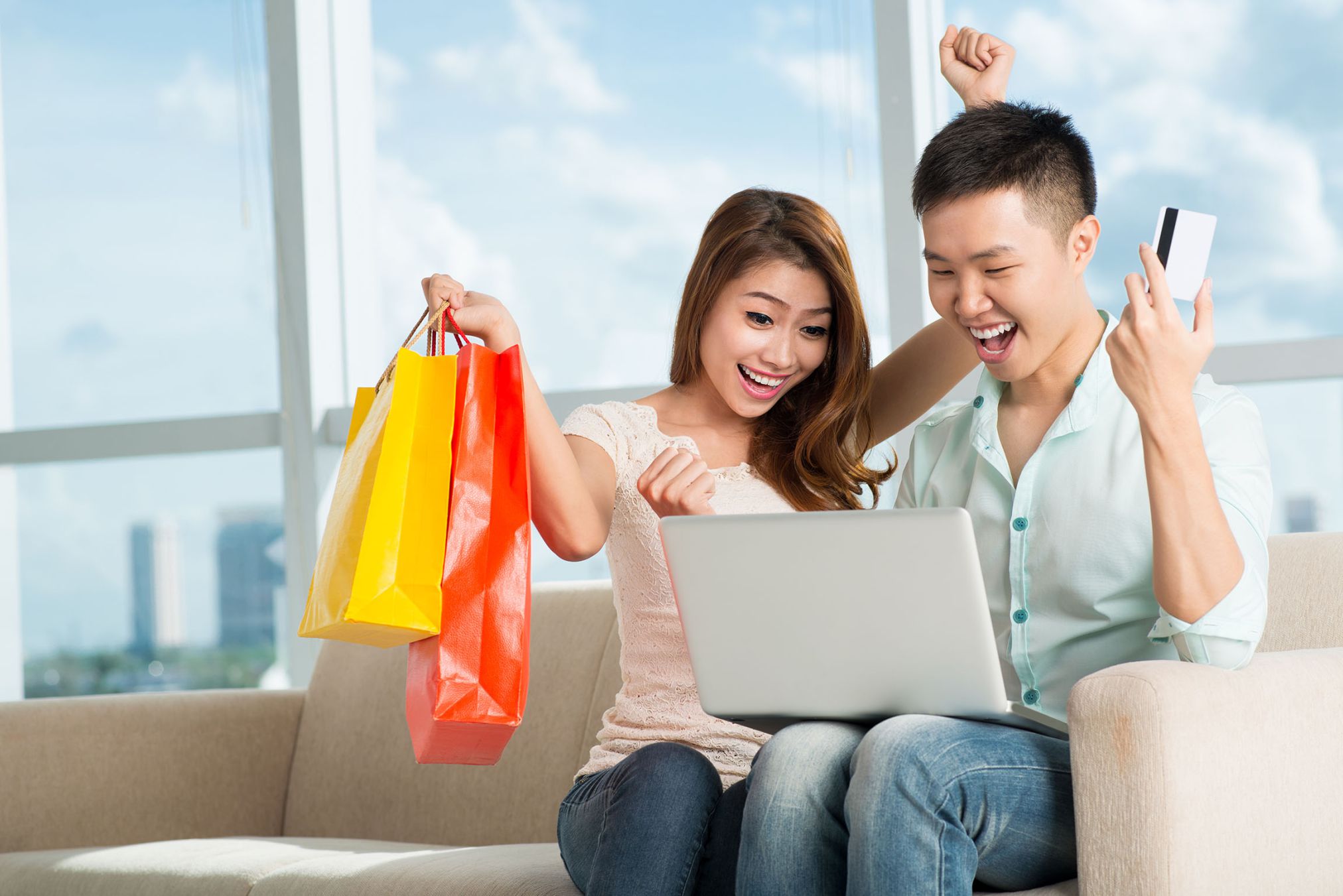 Tặng cho vợ quần áo, váy thời trang là món đồ luôn có mặt khi lựa chọn quà 20/10 Tặng cho vợ quần áo, váy thời trang là món đồ luôn có mặt khi lựa chọn quà 20/10